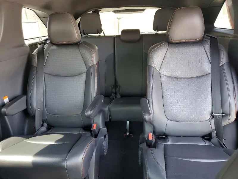 2022 TOYOTA SIENNA XSE  