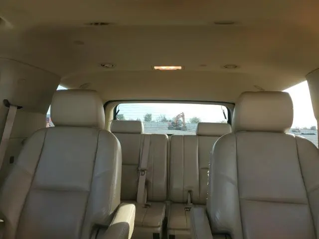 2011 CADILLAC ESCALADE LUXURY  