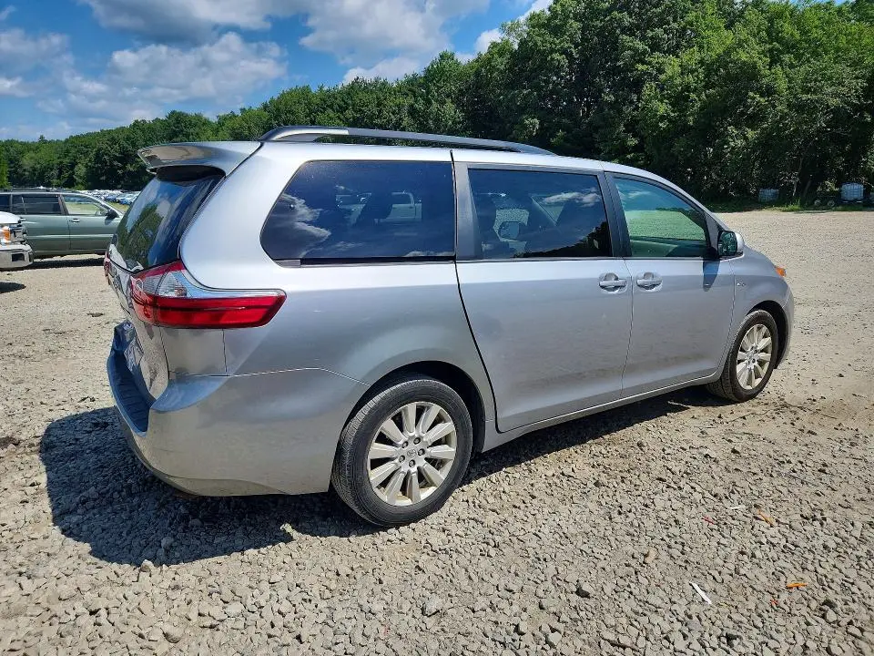 2017 TOYOTA SIENNA LE  