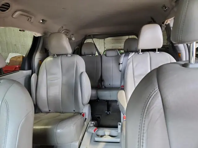 2013 TOYOTA SIENNA XLE  