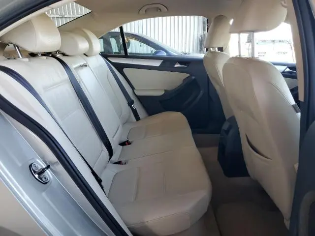 2013 VOLKSWAGEN JETTA SE  