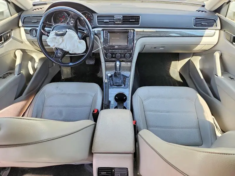 2018 VOLKSWAGEN PASSAT SE  