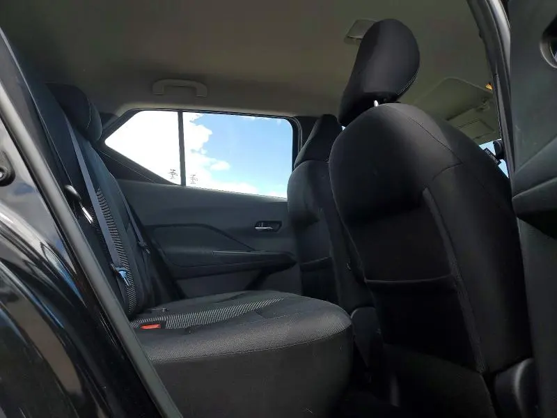 2019 NISSAN KICKS S  