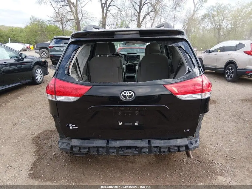 2014 TOYOTA SIENNA LE V6 8 PASSENGER