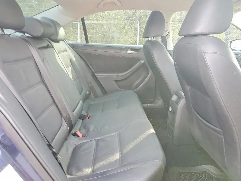 2011 VOLKSWAGEN JETTA SE  