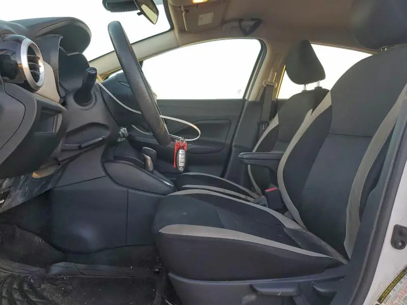 2020 NISSAN VERSA SV  