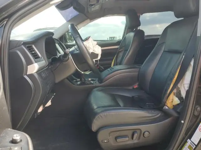 2019 TOYOTA HIGHLANDER SE  
