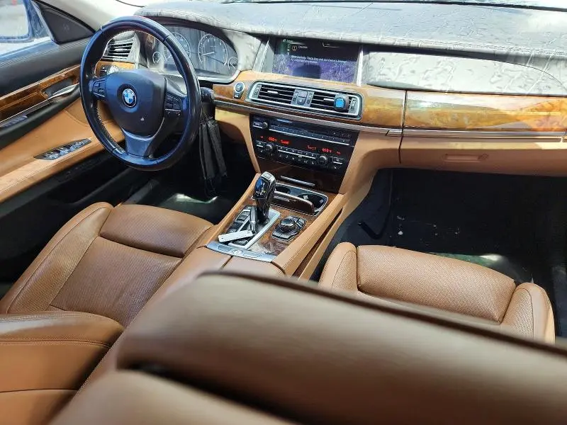 2013 BMW 750 XI  