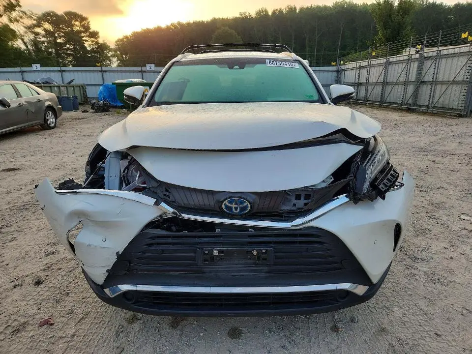 2021 TOYOTA VENZA XLE  