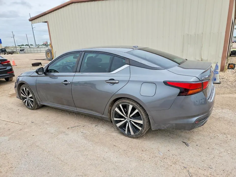 2022 NISSAN ALTIMA SR  
