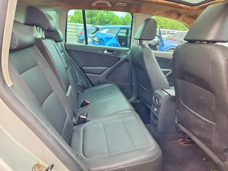2010 VOLKSWAGEN TIGUAN SE  