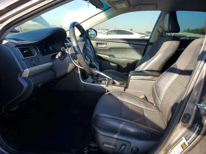 2016 TOYOTA CAMRY SE  
