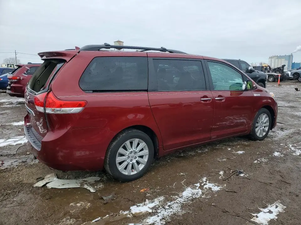 2013 TOYOTA SIENNA LIMITED 7-PASSENGER  
