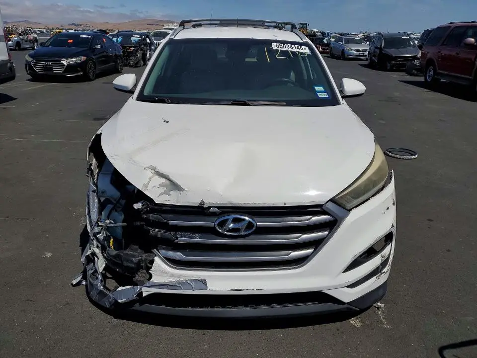 2017 HYUNDAI TUCSON SE  