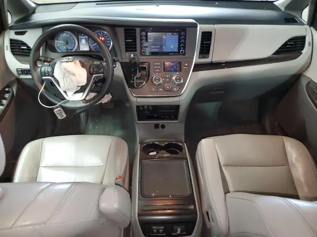 2018 TOYOTA SIENNA XLE  