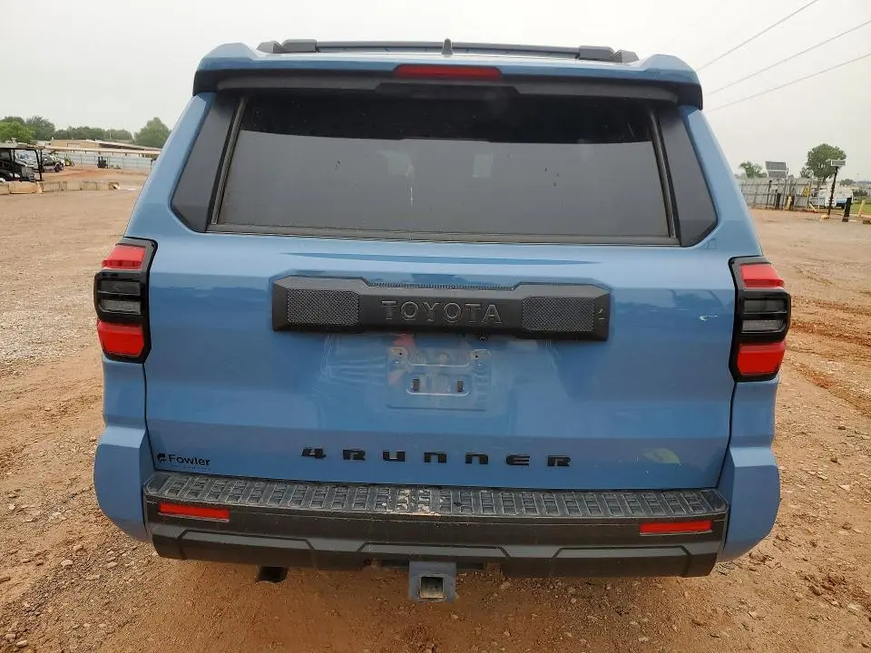 2025 TOYOTA 4RUNNER SR5  