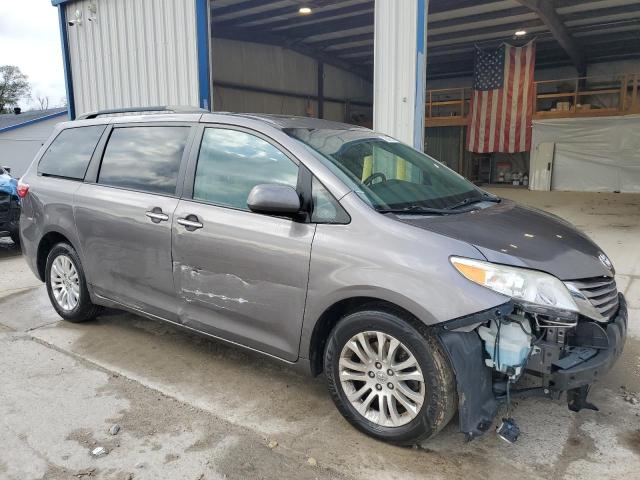 2016 TOYOTA SIENNA XLE