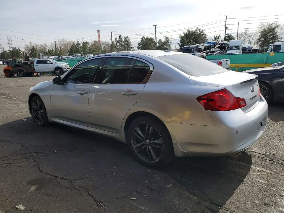 2011 INFINITI G37   