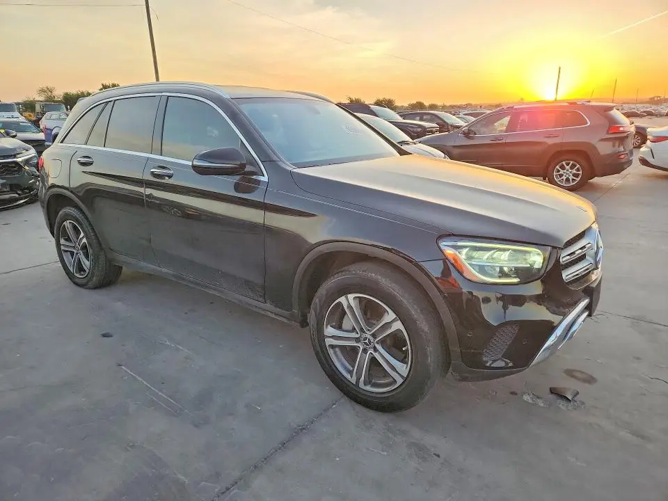 2021 MERCEDES-BENZ GLC 300  