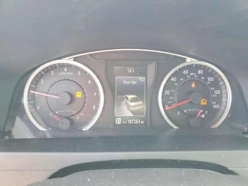2015 TOYOTA CAMRY SE  