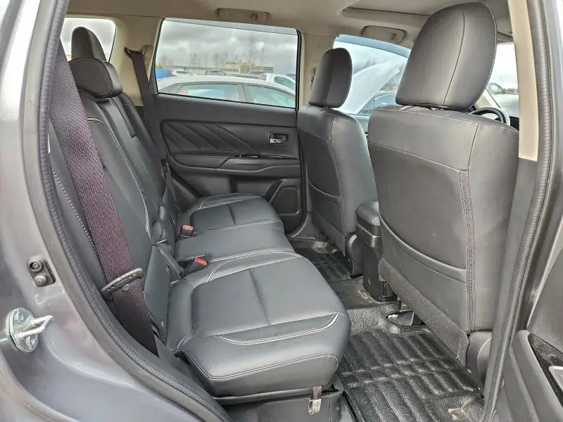 2018 MITSUBISHI OUTLANDER SE  