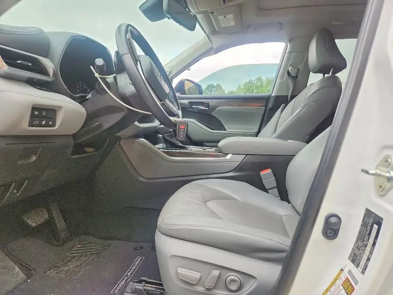 2022 TOYOTA HIGHLANDER PLATINUM  