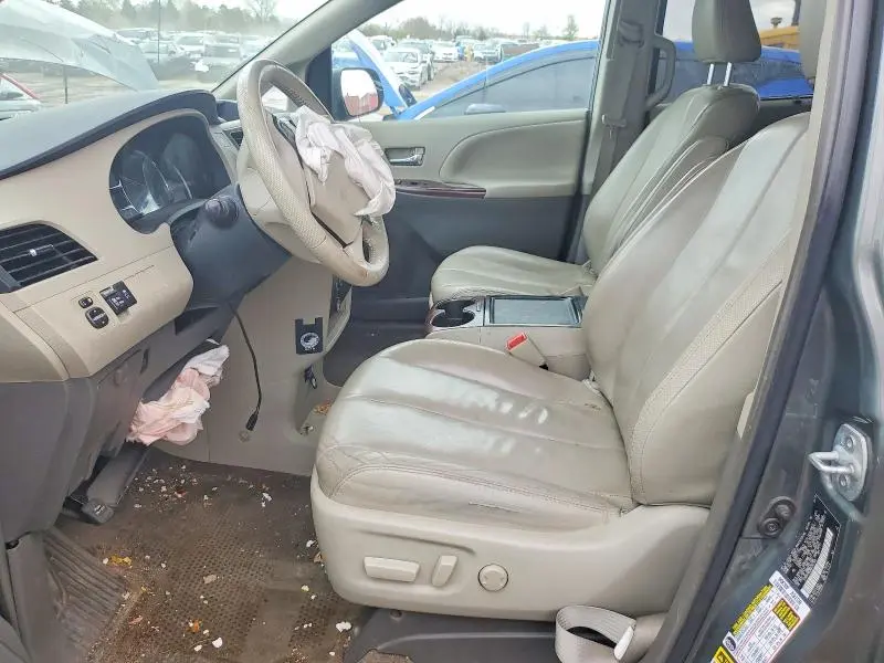 2013 TOYOTA SIENNA XLE 8-PASSENGER  