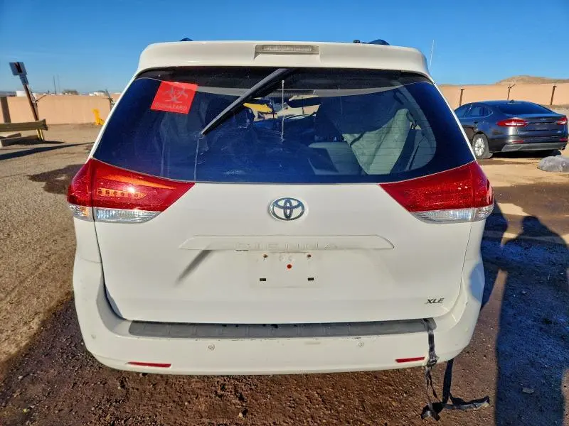 2014 TOYOTA SIENNA XLE  