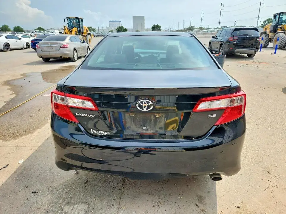 2014 TOYOTA CAMRY SE  