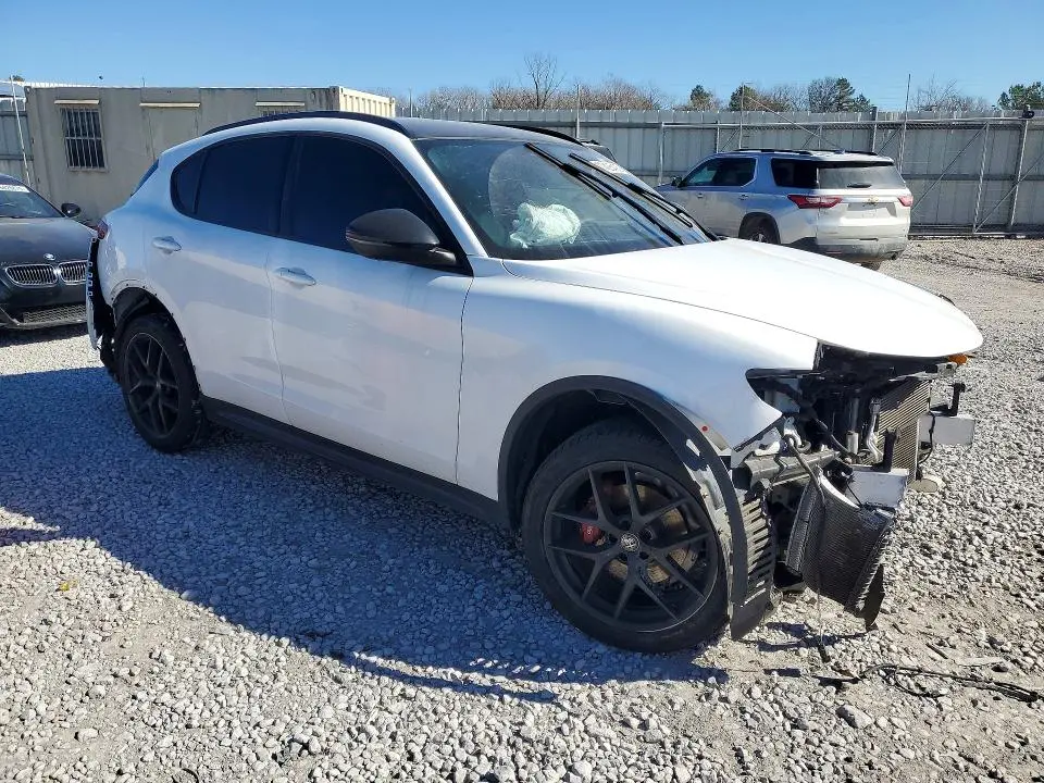 2022 ALFA ROMEO STELVIO   