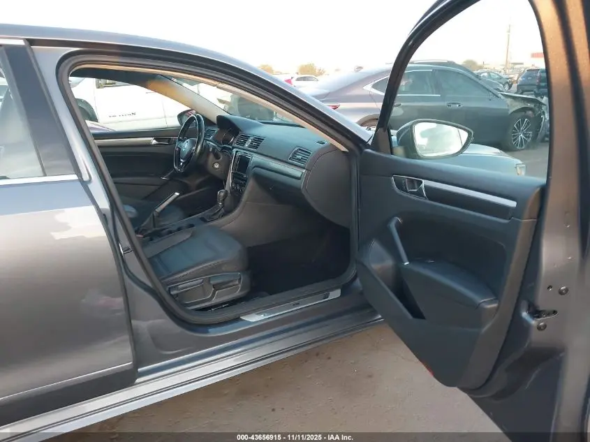 2017 VOLKSWAGEN PASSAT 1.8T R-LINE