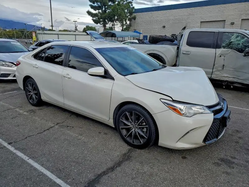 2015 TOYOTA CAMRY LE  
