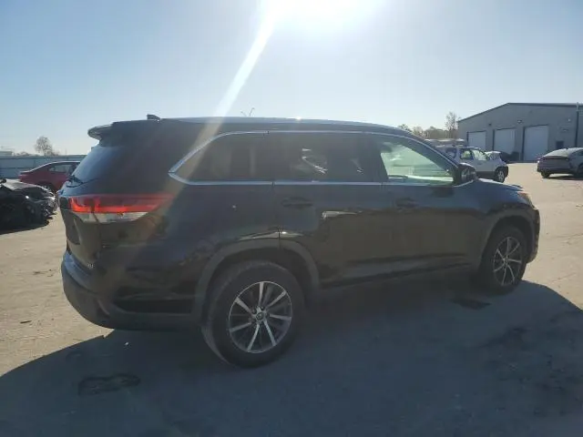 2019 TOYOTA HIGHLANDER SE  