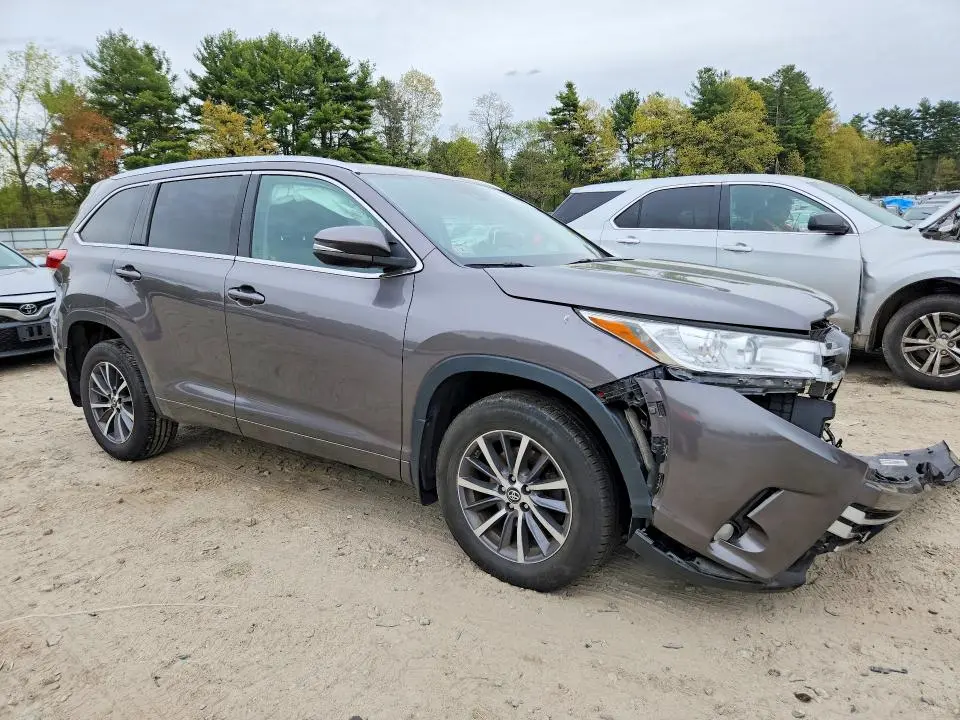 2017 TOYOTA HIGHLANDER XLE  