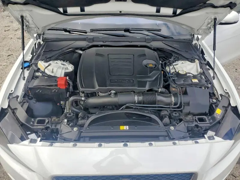 2018 JAGUAR XE PREMIUM  