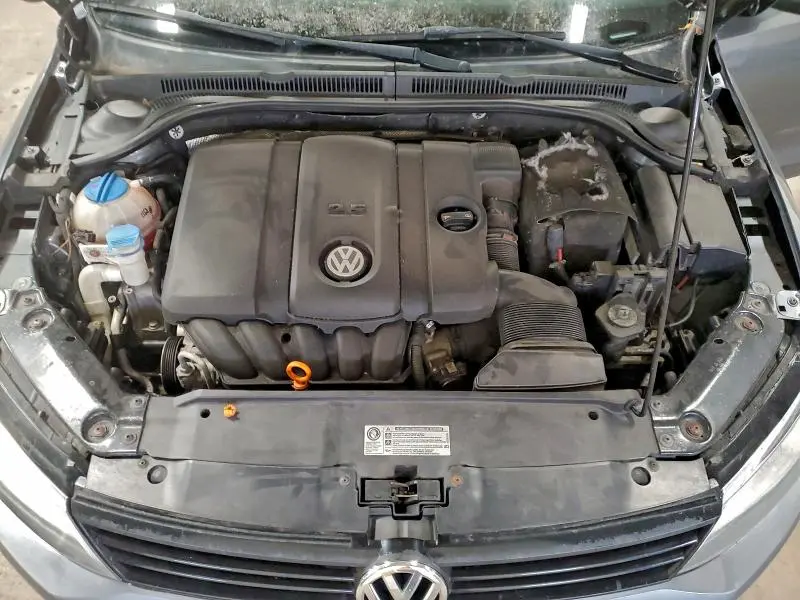 2011 VOLKSWAGEN JETTA SE  
