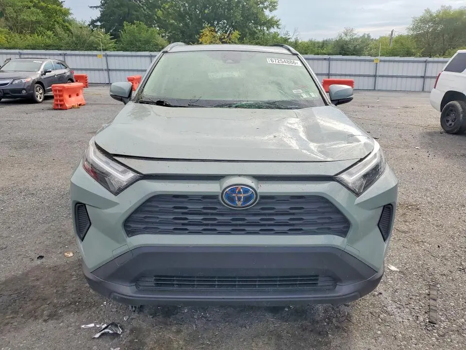 2022 TOYOTA RAV4 XLE  