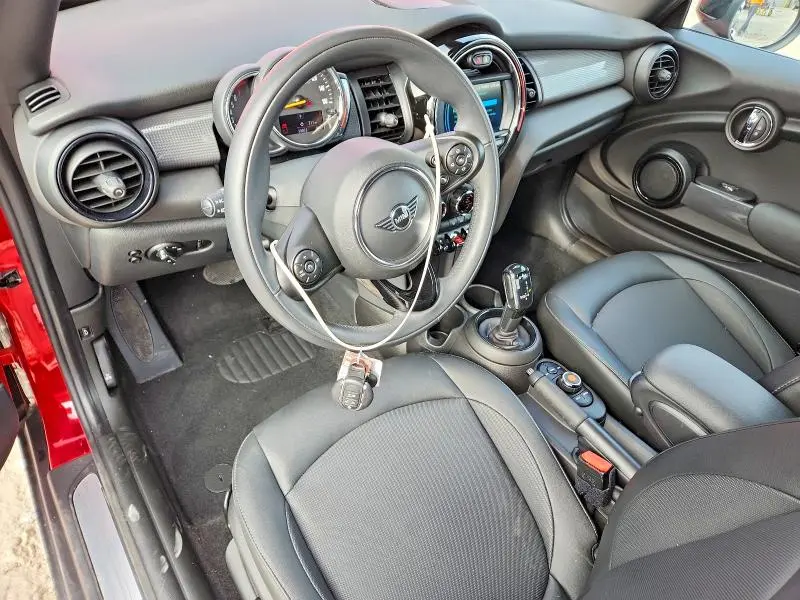 2021 MINI COOPER   