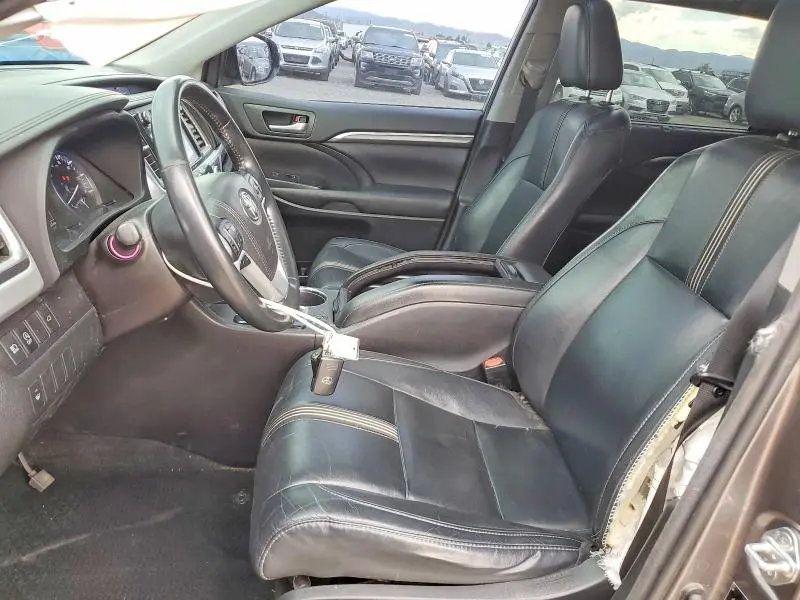 2018 TOYOTA HIGHLANDER SE  