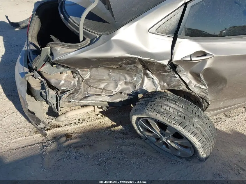 2012 HYUNDAI ACCENT GLS