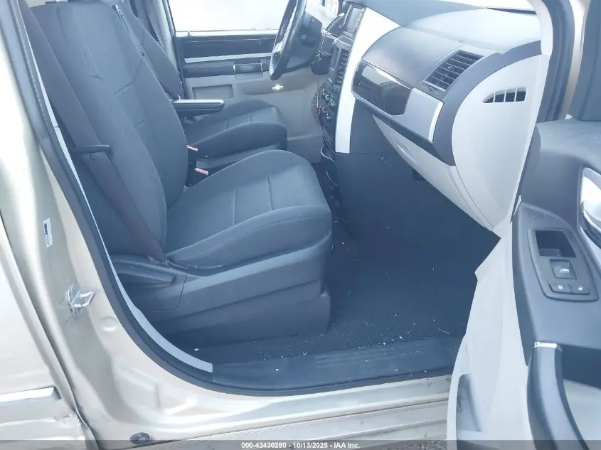 2010 DODGE GRAND CARAVAN CREW