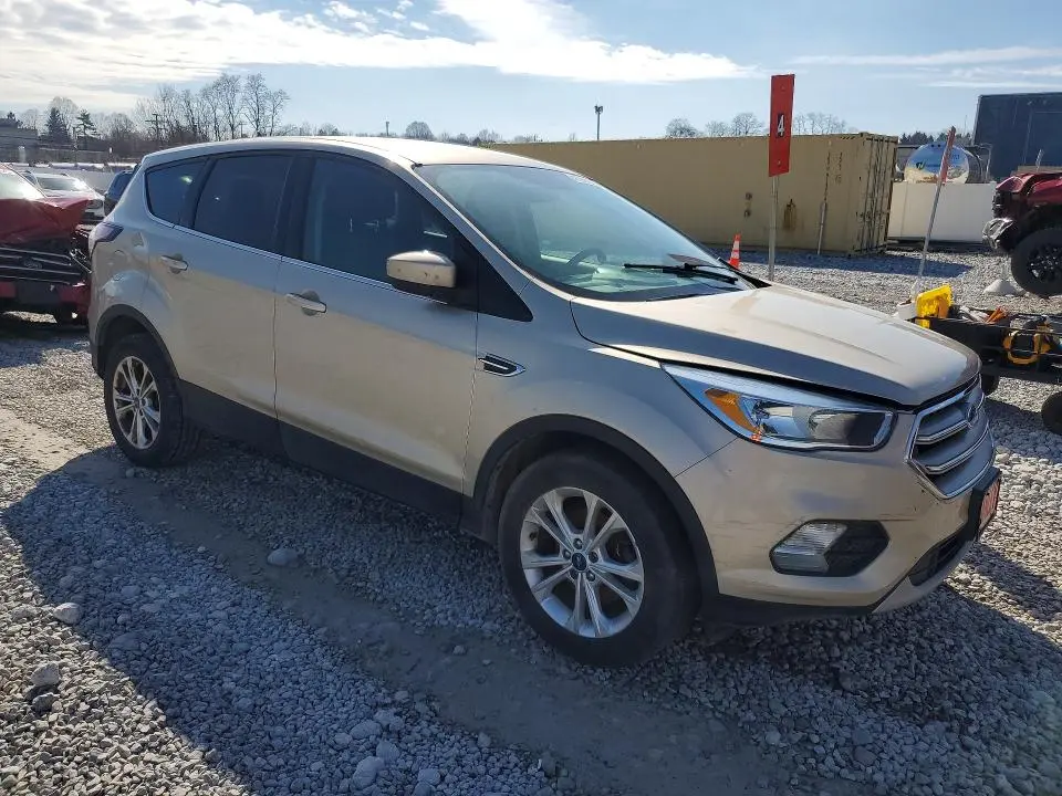 2017 FORD ESCAPE SE  