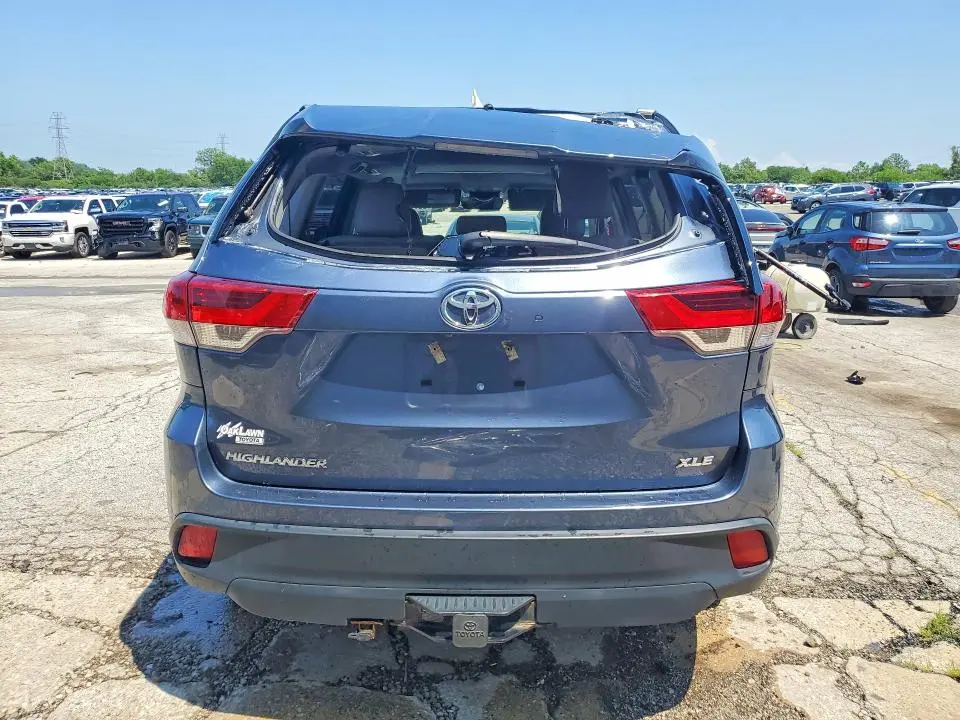 2019 TOYOTA HIGHLANDER XLE  