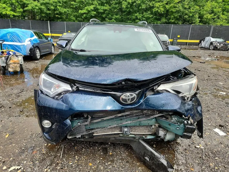 2018 TOYOTA RAV4 XLE  