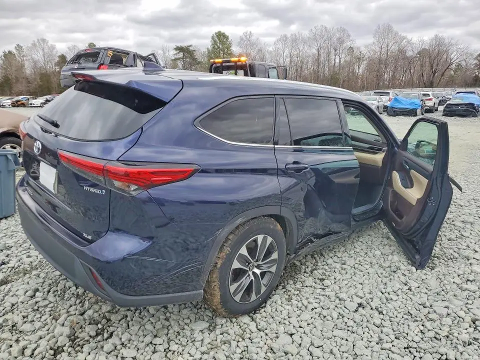 2021 TOYOTA HIGHLANDER HYBRID XLE  