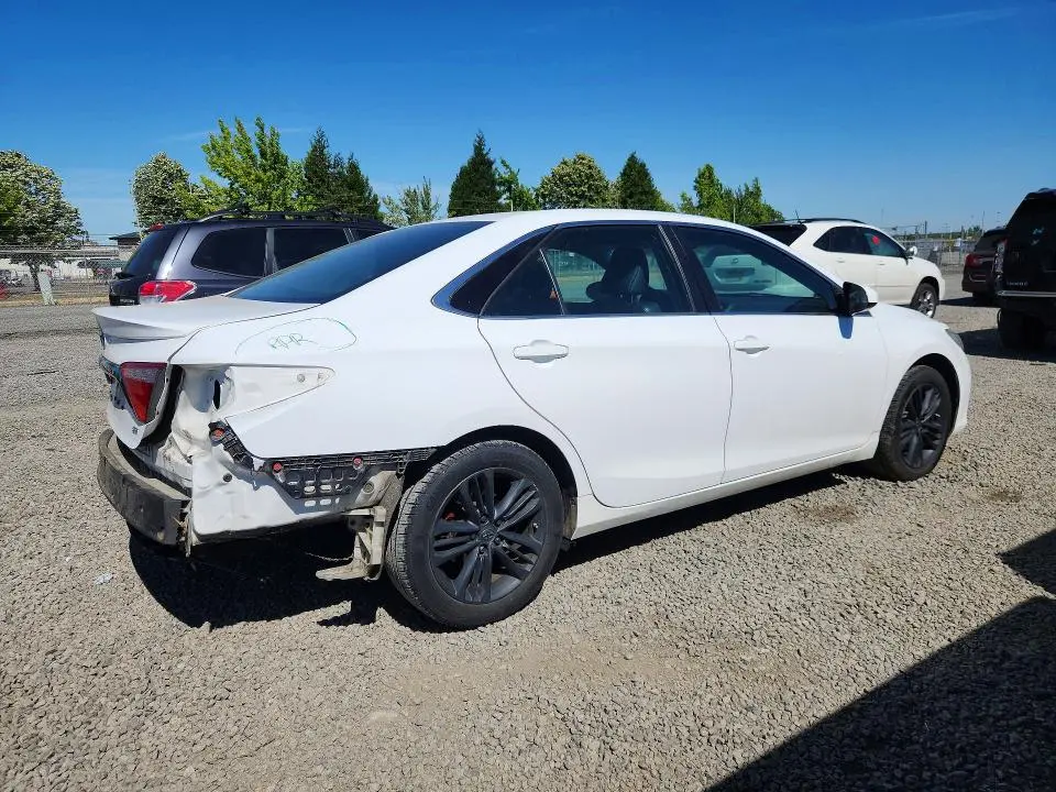 2016 TOYOTA CAMRY SE  