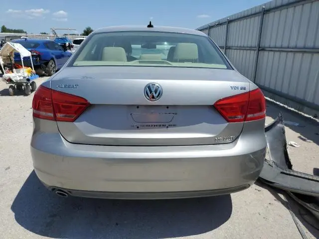 2013 VOLKSWAGEN PASSAT SE  