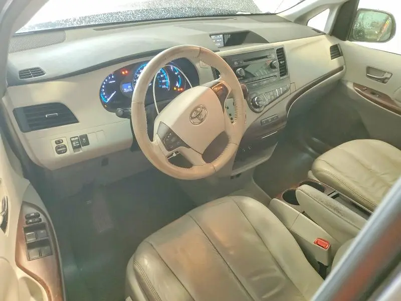 2011 TOYOTA SIENNA XLE 8-PASSENGER  