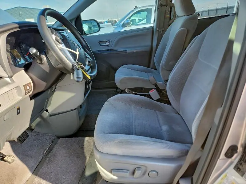 2015 TOYOTA SIENNA LE 8-PASSENGER  