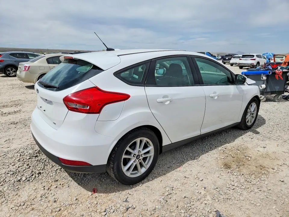 2015 FORD FOCUS SE  